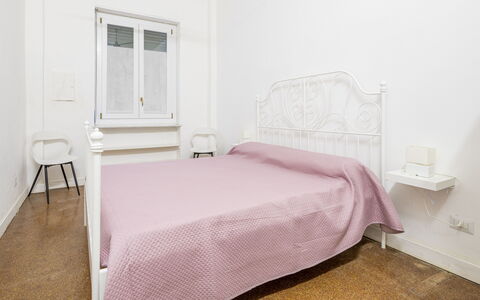 La Casa di Bruno, Terrace, in the Heart of Genova: Lit, Chambre, Drap De Lit, Literie, Design Intérieur, Sol, Linge, Sol, Meubles, Pièce