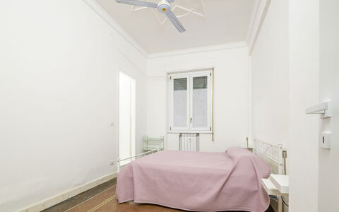 La Casa di Bruno, Terrace, in the Heart of Genova: Mur, Sol, Sol, Design Intérieur, Plafond, Chambre, Meubles, Lit, Pièce, Drap De Lit