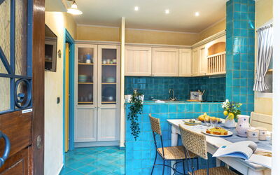 Suite la Torre: Design Intérieur, Sol, Meubles, Cuisine, Sol, Comptoir, Plafond, Pièce, Éclairage, Cabinetry