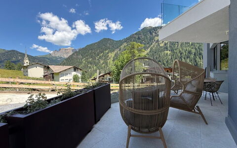 Domus Canazei: Chaîne De Montagnes, Vallée, Chaise, Balcon, Alpes, Crête, Mobilier De Jardin, Eco Hôtel, Village De Montagne
