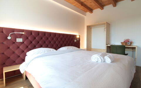 Villa Valdobbiadene Pool Spa: Mur, Design Intérieur, Bois, Chambre, Meubles, Lit, Sol, Plafond, Sol, Drap De Lit