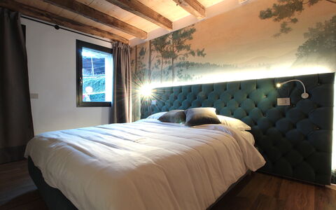 Villa Dolce Bacio, Pool and Spa, Valdobbiadene: Chambre, Meubles, Lit, Design Intérieur, Drap De Lit, Literie, Bois, Linge, Éclairage, Cadre De Lit