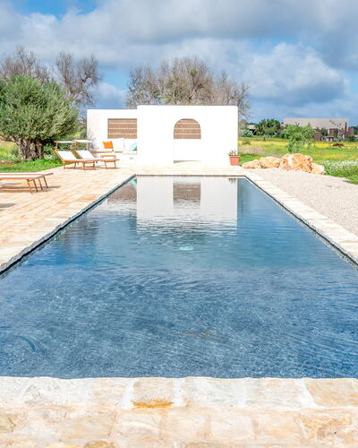 Terracorte Villa: Bleu, L'Eau, Piscine, Composite, Caractéristique De L'Eau, Réflexion, Miroir D'Eau, Passerelle, Dalle, Tuile