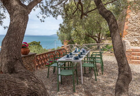 Villa Fior di Roccia: Mobilier De Jardin, Jardin, Ombre, Tableau De Plein Air, Chaise, Aménagement Paysager, Hacienda, Tropiques, Arrière-Cour