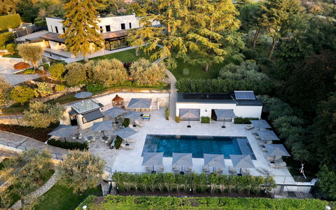 Villa Bocchi: Piscine, Jardin, Loisir, Aménagement Paysager, Biens, Recours, Conception, Arrière-Cour, Eco Hôtel, Parapluie