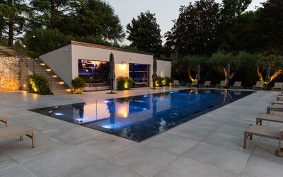 Villa Bocchi: Piscine, Caractéristique De L'Eau, Jardin, Composite, Cour, Pot De Fleur, Ombre, Recours, Aménagement Paysager, Patio