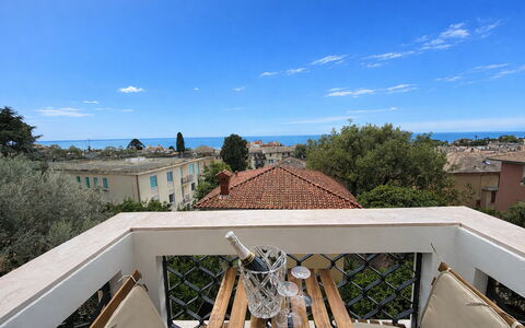 Focaincontromano Seaview, Genova: Balcon, Ombre, Mobilier De Jardin, Villa