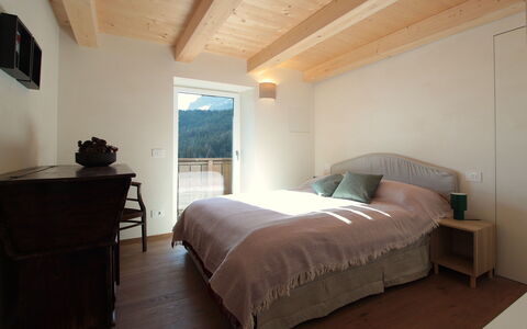 Casa Tomà Mountain View Cortina: Meubles, Bois, Design Intérieur, Sol, Sol, Pièce, Plafond, Linge, Chambre, Lit