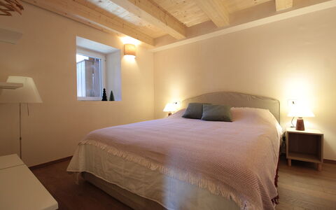 Casa Tomà Mountain View Cortina: Lit, Meubles, Design Intérieur, Chambre, Mur, Sol, Sol, Drap De Lit, Bois, Plafond