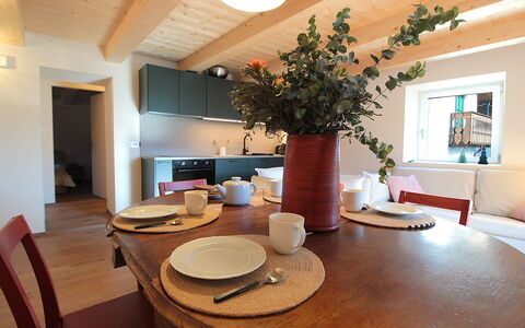 Casa Tomà Mountain View Cortina: Meubles, Design Intérieur, Sol, Bois, Table, Salle À Manger, Table Cuisine Et Salle A Manger, Chaise, Sol, Plafond