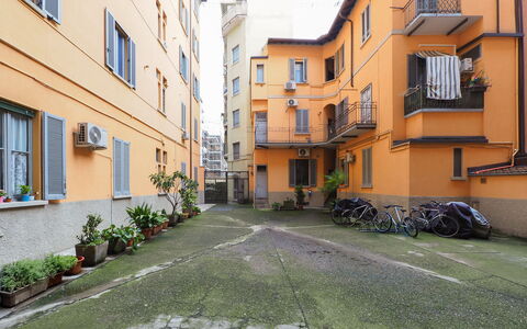 Suite Meda: Bâtiment, Mur, Fenêtre, Quartier, Architecture, Appartement, Zone Résidentielle, Design Urbain, Condominium, Balcon