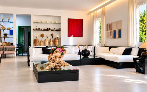 Portofino Luxury Villa – Private Sea Access & Car-: Meubles, Design Intérieur, Sol, Canapé, Sol, Mur, Salon, Domicile, Pièce, Éclairage