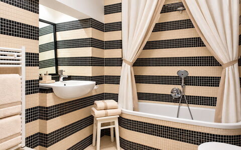 Portofino Luxury Villa – Private Sea Access & Car-: Design Intérieur, Textile, Salle De Bains, Sol, Sol, Luminaire Plomberie, Plomberie, Rideau, Tuile, Toilette