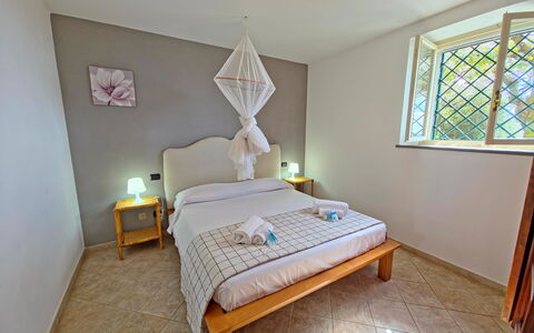 Villa Il Giardino: Meubles, Lit, Design Intérieur, Sol, Chambre, Sol, Drap De Lit, Bois, Literie, Pièce