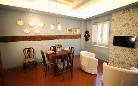 La Casa sulla Piazza: Meubles, Design Intérieur, Mur, Bois, Sol, Sol, Éclairage, Table, Plafond, Pièce