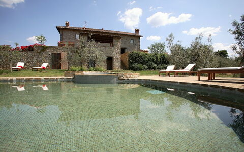 Mattei Villa: Jardin, Biens, Aménagement Paysager, Caractéristique De L'Eau, Réflexion, Étang, Ferme, Arrière-Cour, Villa