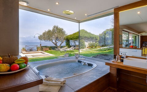 Isa Villa: Meubles, Design Intérieur, Recours, Luminaire Plomberie, Baignoire, Chaise, Piscine, Plafond, Plante D'Appartement