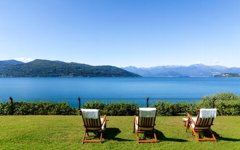 Isa Villa: Bleu, L'Eau, Plan D'Eau, Montagnes Relief, Paysage Naturel, Montagne, Colline, Cotiers Et Relief Océaniques, Chaîne De Montagnes, Mer