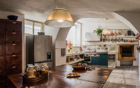 Romantica 16: Meubles, Design Intérieur, Cuisine, Sol, Comptoir, Éclairage, Luminaire, Plafond, Pièce, Cabinetry