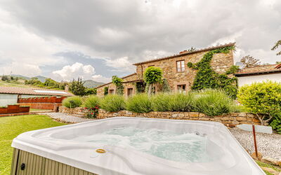 Chateau la Siroque: Piscine, Recours, Jardin, Eco Hôtel, Biens, Ferme, Hacienda, Cour, Villa, Thermes