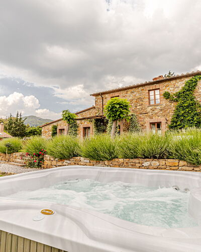 Chateau la Siroque: Piscine, Recours, Jardin, Eco Hôtel, Biens, Ferme, Hacienda, Cour, Villa, Thermes