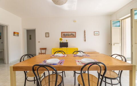 Villetta Bluette, Marina di Mancaversa: Meubles, Design Intérieur, Sol, Mur, Sol, Bois, Table, Table Cuisine Et Salle A Manger, Salle À Manger, Chaise