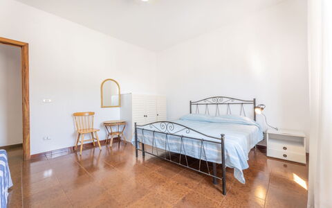 Appartamento Smeraldo, Gallipoli: Sol, Sol, Design Intérieur, Lit, Chambre, Plafond, Pièce, Drap De Lit, Cadre De Lit, Literie