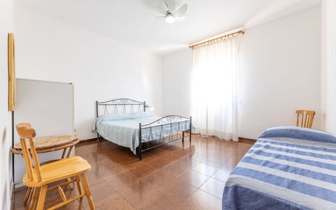 Appartamento Smeraldo, Gallipoli: Sol, Sol, Bois, Chambre, Lit, Meubles, Drap De Lit, Design Intérieur, Plafond, Literie