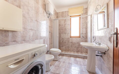 Appartamento Smeraldo, Gallipoli: Sol, Sol, Design Intérieur, Plafond, Luminaire Plomberie, Toilette, Pièce, Appartement, Évier, Salle De Bains