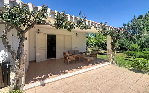 Malù House: Ombre, Jardin, Dalle, Aménagement Paysager, Arrière-Cour, Conception, Structure En Plein Air, Pergola, Cour, Pot De Fleur