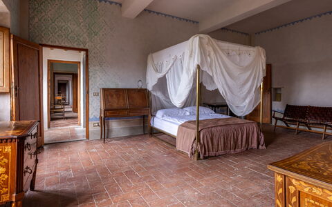 Villa Il Casalino, Florentine Hills with Pool: Sol, Sol, Design Intérieur, Meubles, Plafond, Éclairage, Pièce, Chambre, Lit, Cadre De Lit