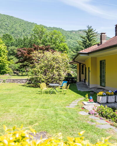 Le Radici: Arbuste, Zone Rurale, Couverture De Sol, Jardin, Chalet, Pelouse, Aménagement Paysager, Cour, Ferme, Vallée