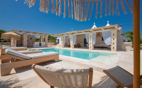 Trulli Valle D'Itria - Martina Franca: Piscine, Ombre, Colonne, Recours, Structure En Plein Air, Villa, Cour, Mobilier De Jardin