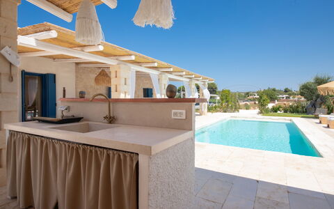 Trulli Valle D'Itria - Martina Franca: Meubles, Piscine, Recours, Ombre, Chaise, Structure En Plein Air, Mobilier De Jardin, Tuile, Conception, Villa