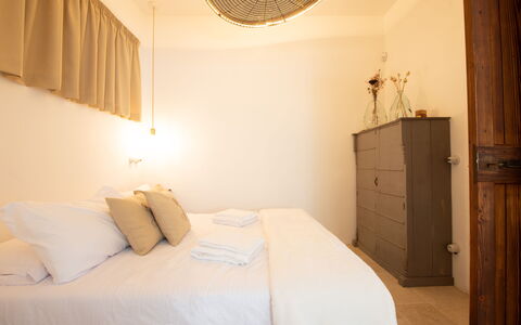 Trulli Valle D'Itria - Martina Franca: Lit, Chambre, Mur, Design Intérieur, Drap De Lit, Literie, Bois, Plafond, Meubles, Pièce