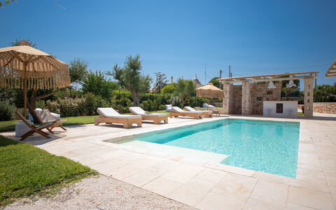 Trulli Valle D'Itria - Martina Franca: Piscine, Recours, Mobilier De Jardin, Ombre, Dalle, Biens, Aménagement Paysager, Parapluie, Eco Hôtel, Jardin