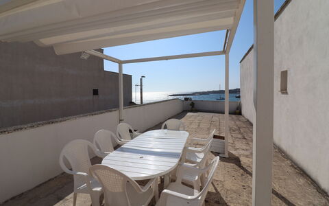 Giulia: Composite, Ombre, Mobilier De Jardin, Balcon, Chaise, Structure En Plein Air, Pergola, Daylighting, Plate-Forme, Appartement Penthouse