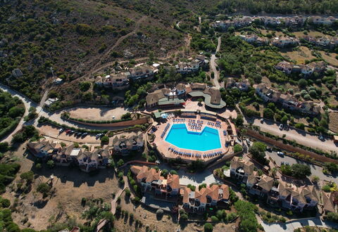 Rocciarossa: Piscine, Recours, Loisir, Ville Resort, Vacances, Biens, Station Balnéaire, Eco Hôtel, Villa