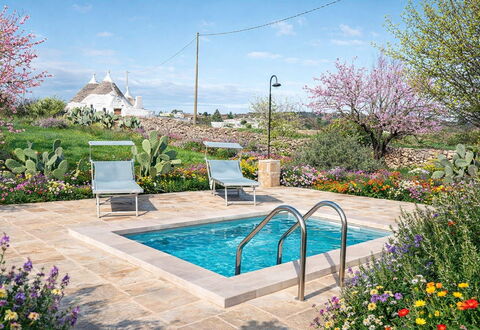 Trulli al Verde Viburno: Jardin, Arbuste, Piscine, Aménagement Paysager, Dalle, Arrière-Cour, Mobilier De Jardin, Chaise, Cour