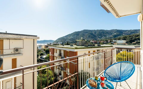 Orizzonte Blu Alassio: Zone Résidentielle, Appartement, Balcon, Condominium, Hôtel, Appartement Penthouse