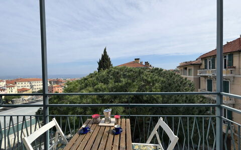 Casa Mimin, Vista Mare, Adults Only, Sanremo: Design Urbain, Appartement, Balcon, Mobilier De Jardin, Ombre, Chaise, Balustrade