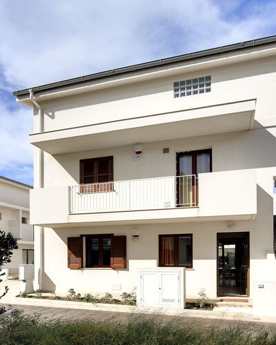 Borgo Vigata 1: Fenêtre, Zone Résidentielle, Quartier, Porte, Domicile, Établissements Humains, Appartement, Balcon, Banlieue, Plâtre