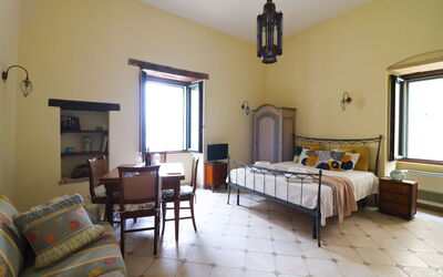 Scilla Centro Storico Otranto: Meubles, Design Intérieur, Mur, Chambre, Lit, Sol, Sol, Plafond, Pièce, Éclairage