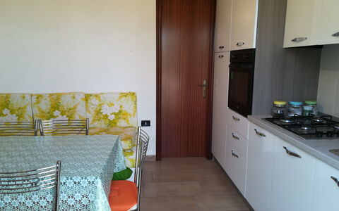 Villa Maddalena: Sol, Design Intérieur, Sol, Bois, Cuisine, Principaux Appliance, Meubles, Pièce, Appareil De Cuisine, Comptoir