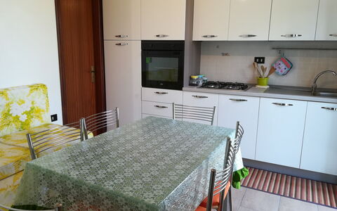Villa Maddalena: Sol, Meubles, Design Intérieur, Sol, Bois, Cuisine, Principaux Appliance, Appareil De Cuisine, Pièce, Comptoir