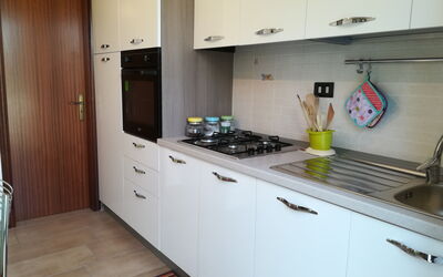 Villa Maddalena: Cuisine, Principaux Appliance, Appareil De Cuisine, Comptoir, Le Fourneau, Cuisinière, Sol, Cabinetry, Électroménager, Gaz Poele