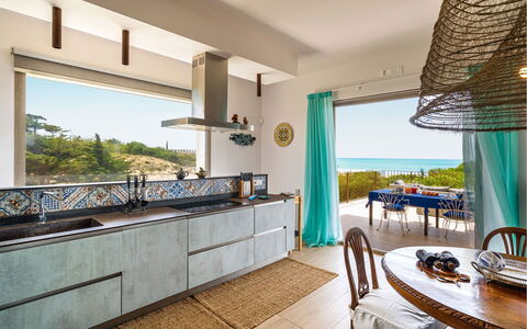 Casa Gentile: Cuisine, Meubles, Design Intérieur, Comptoir, Sol, Sol, Pièce, Appareil De Cuisine, Éclairage, Table