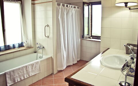 Villa Selvamica: Salle De Bains, Sol, Sol, Luminaire Plomberie, Design Intérieur, Lavabo, Meubles, Pièce, Plomberie, Éclairage