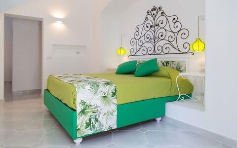 Villa Desideria: Design Intérieur, Meubles, Sol, Sol, Plafond, Chambre, Pièce, Éclairage, Domicile, Lit