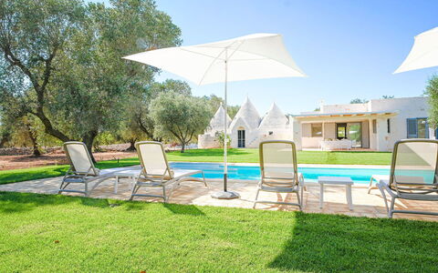 Trulli Heaven: Jardin, Pelouse, Ombre, Aménagement Paysager, Biens, Cour, Parc, Villa, Piscine, Arrière-Cour